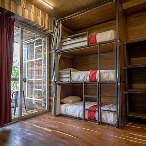 https://reina-roja-hostal.allrivieramayahotels.com