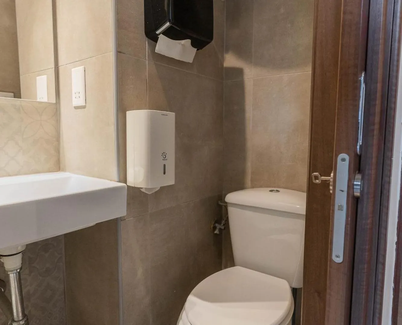 The Rose Hostel San Giuliano Malta