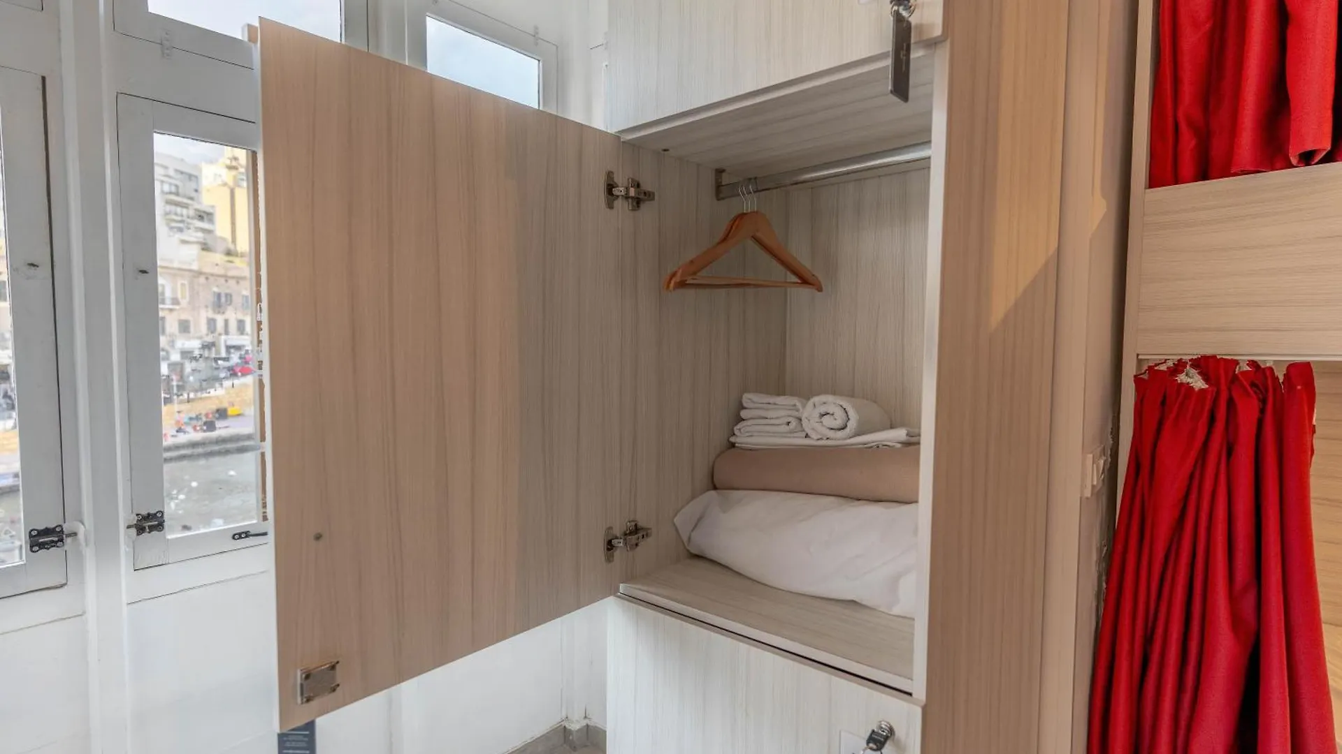 The Rose Hostel San Giuliano 0*,